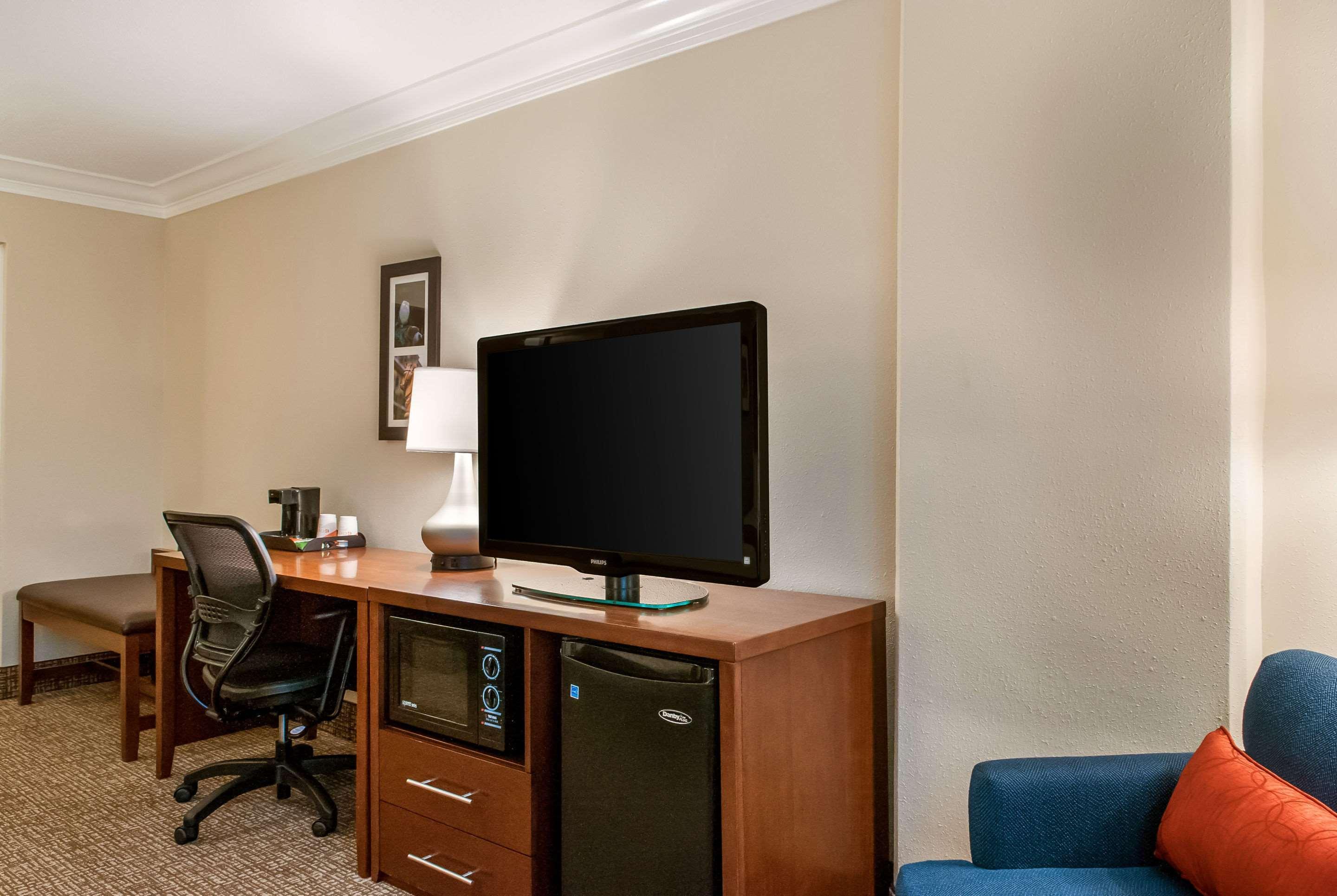 מטיירי Comfort Inn & Suites At Copeland Tower מראה חיצוני תמונה