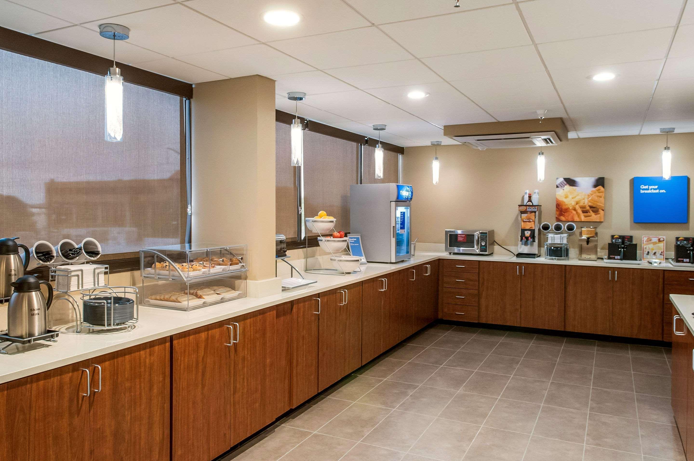 מטיירי Comfort Inn & Suites At Copeland Tower מראה חיצוני תמונה