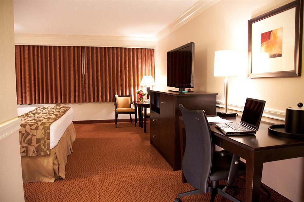 מטיירי Comfort Inn & Suites At Copeland Tower מראה חיצוני תמונה
